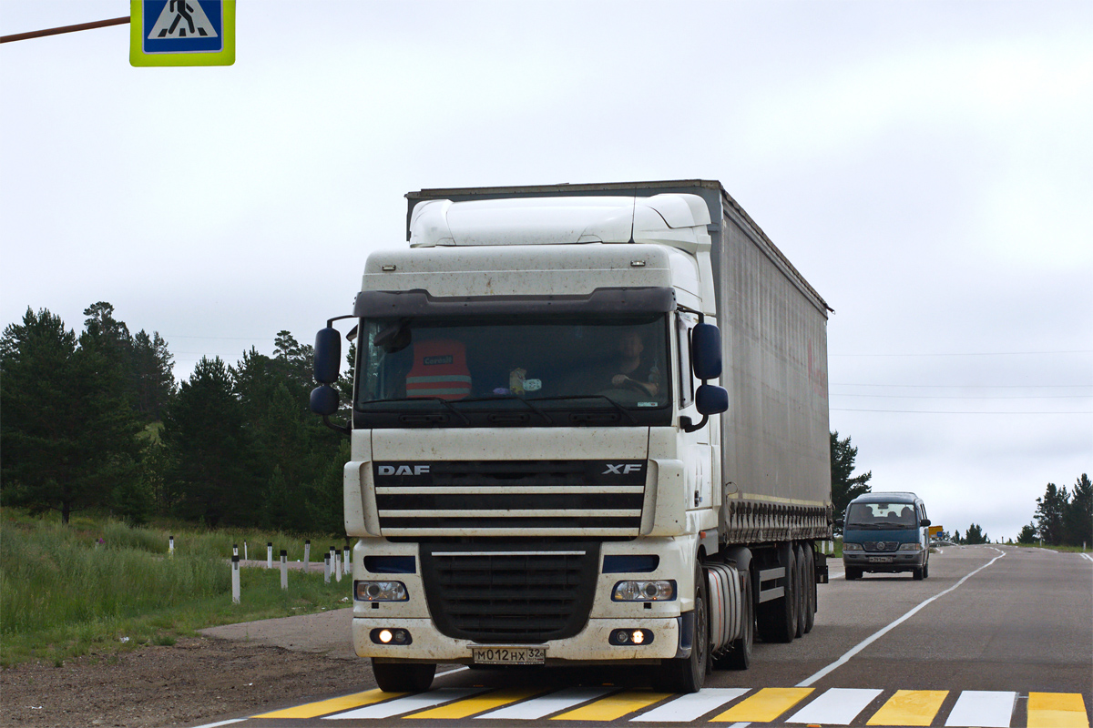 Брянская область, № М 012 НХ 32 — DAF XF105 FT