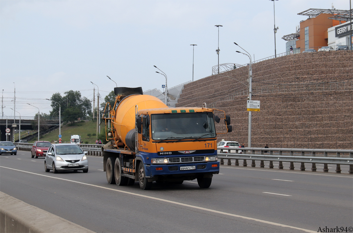 Красноярский край, № Е 644 РУ 154 — Hino FS