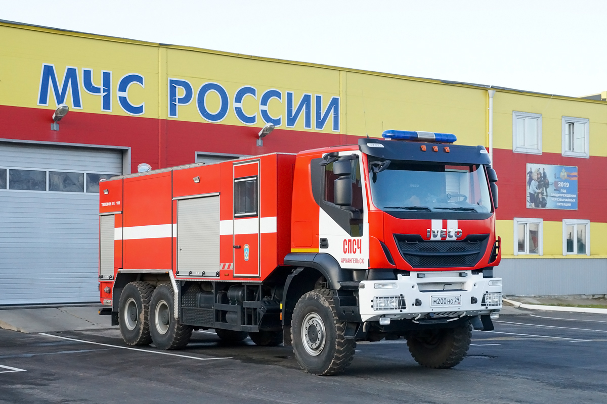 Архангельская область, № М 200 НО 29 — IVECO-AMT Trakker ('2013)