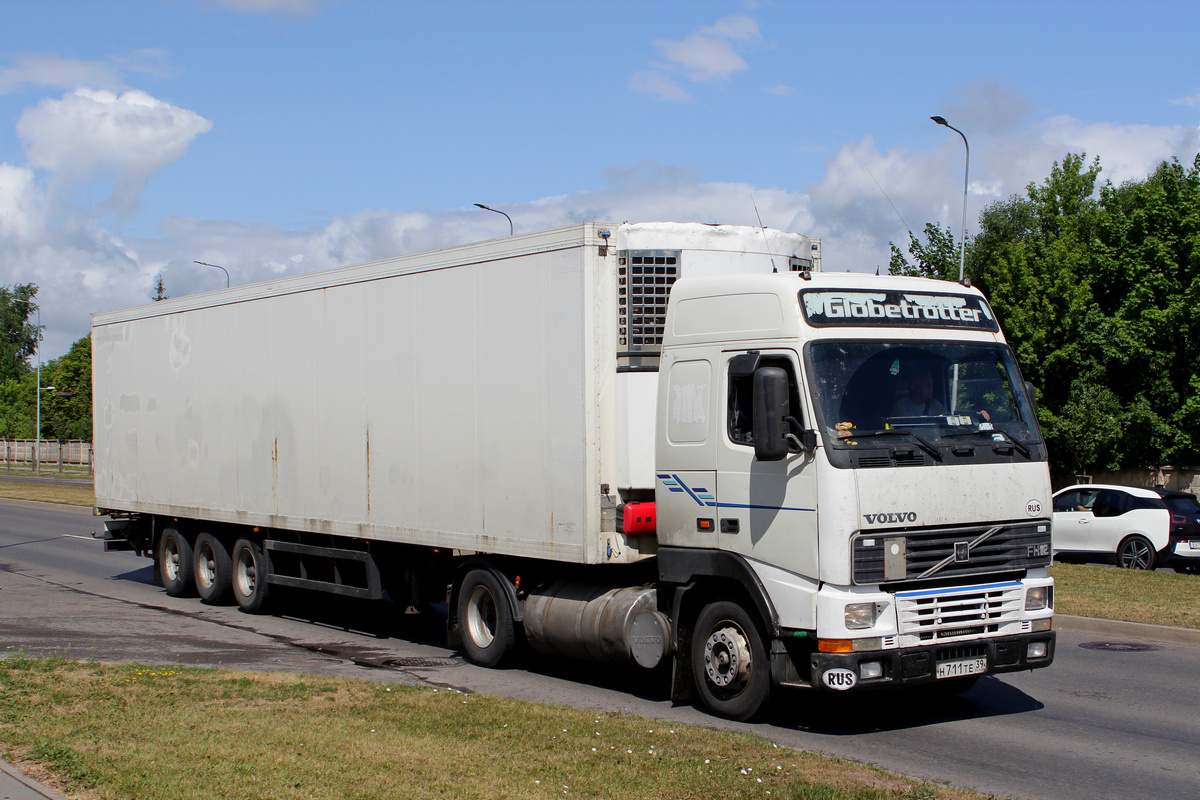 Калининградская область, № Н 711 ТЕ 39 — Volvo ('1993) FH12.380