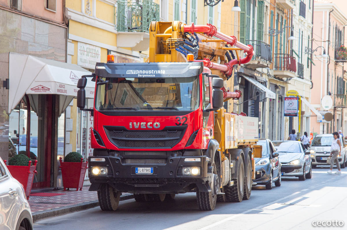 Италия, № FL 879HS — IVECO Trakker ('2013)