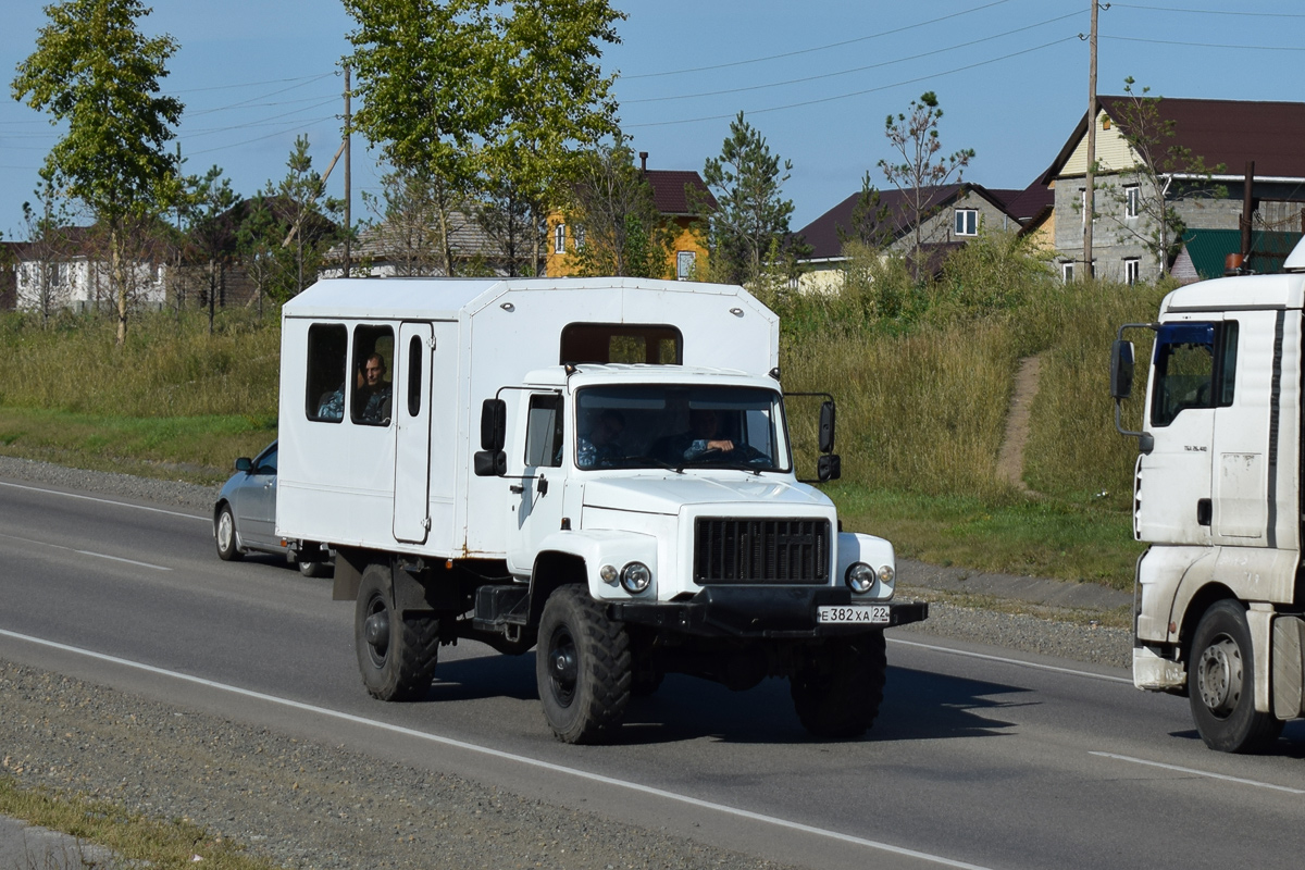 Алтайский край, № Е 382 ХА 22 — ГАЗ-33081 «Садко»