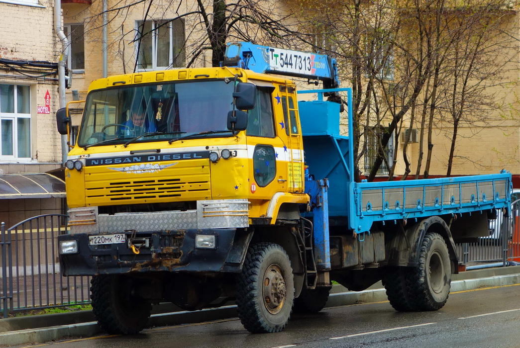 Москва, № Т 220 МК 197 — Nissan Diesel (общая модель)