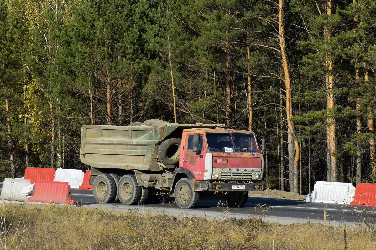 Алтайский край, № Е 322 АК 142 — КамАЗ-5511