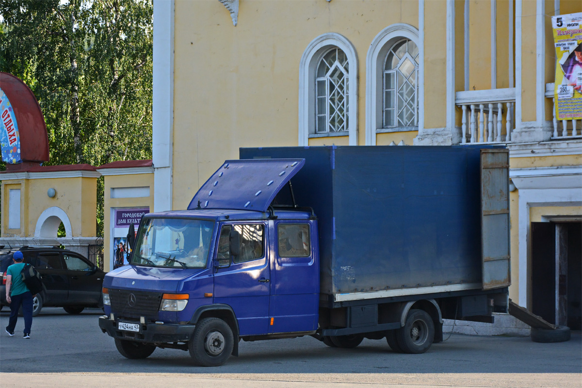 Кировская область, № У 424 НА 43 — Mercedes-Benz Vario (общ.м)