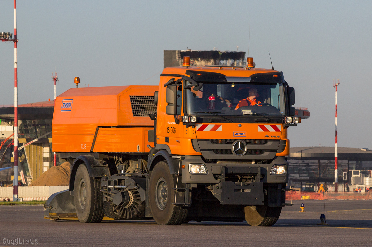 Московская область, № 15-306 — Mercedes-Benz Actros ('2009) 2032