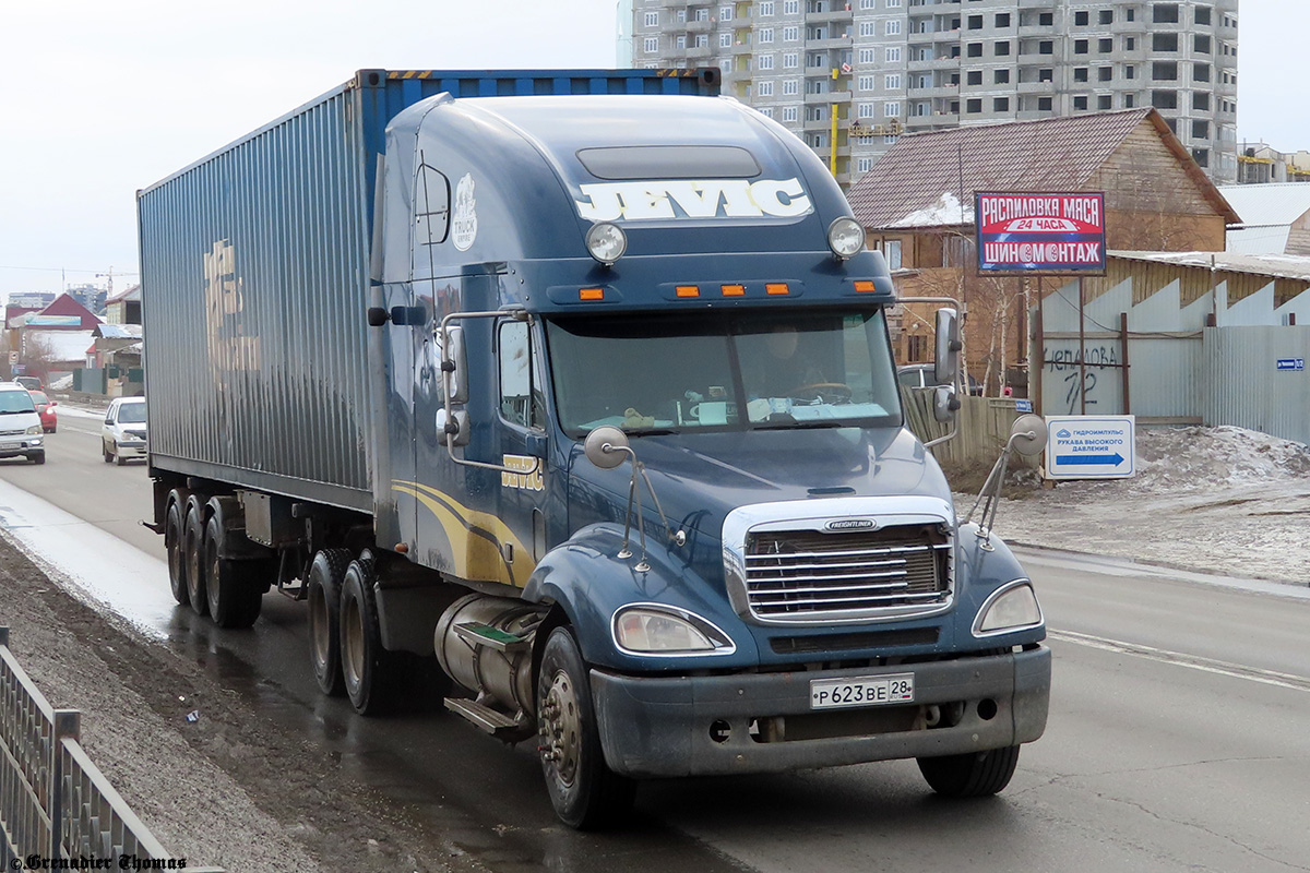 Амурская область, № Р 623 ВЕ 28 — Freightliner Columbia; Амурская область, № АМ 1624 28 — МТМ-933033