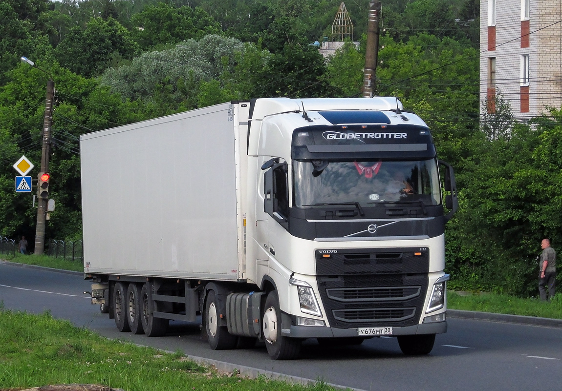 Астраханская область, № У 676 МТ 30 — Volvo ('2012) FH.420 [X9P]