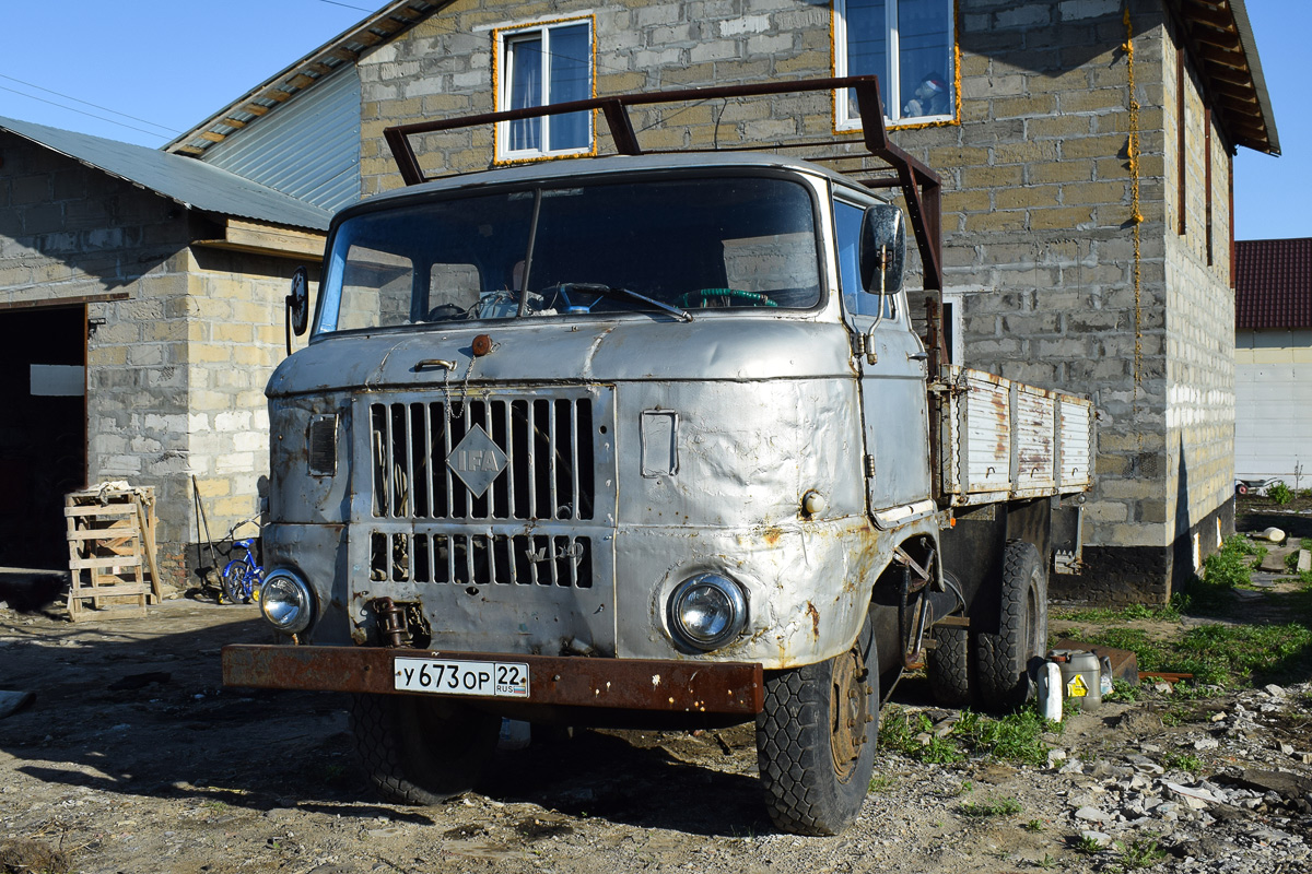 Алтайский край, № У 673 ОР 22 — IFA W50L