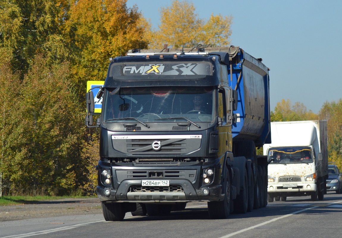 Кемеровская область, № М 284 ВР 142 — Volvo ('2010) FMX-Series