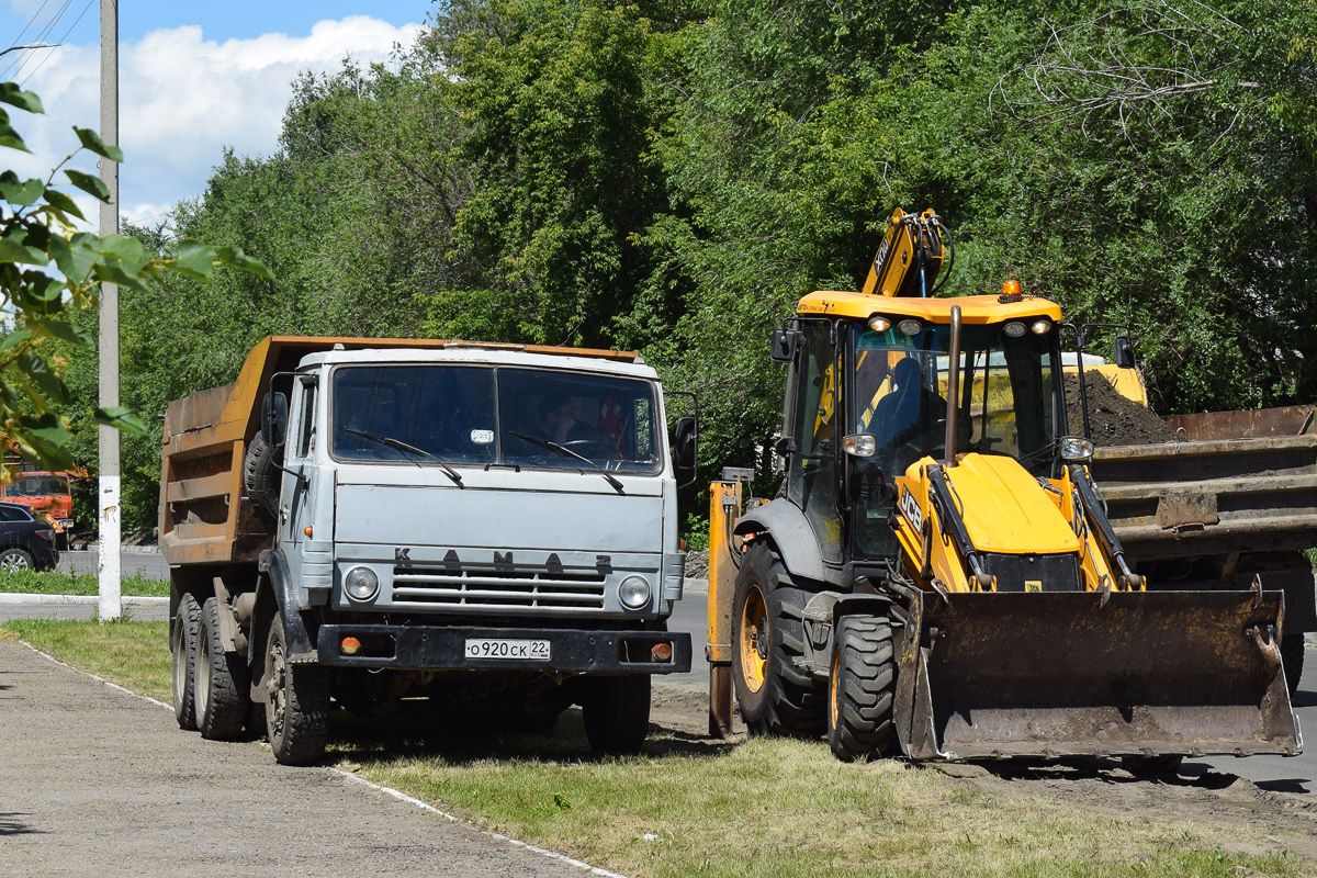 Алтайский край, № О 920 СК 22 — КамАЗ-55111 [551110]; Алтайский край, № 5763 МТ 22 — JCB 3CX