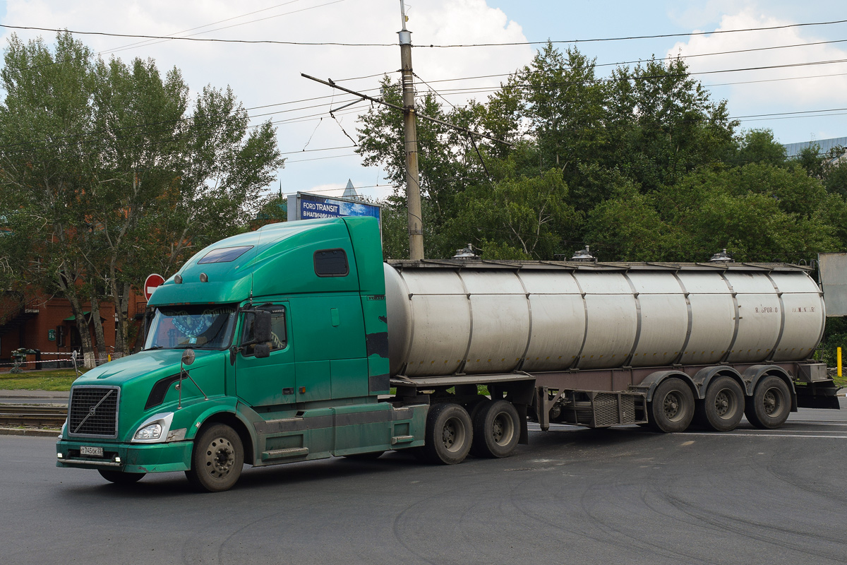 Алтайский край, № Т 745 ОК 22 — Volvo VNL670