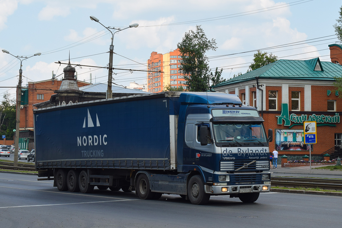 Алтайский край, № О 213 НУ 22 — Volvo ('1993) FH12.420