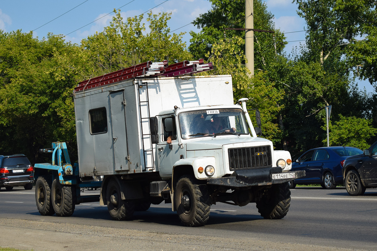 Кемеровская область, № Е 114 ВЕ 142 — ГАЗ-33081 «Садко»