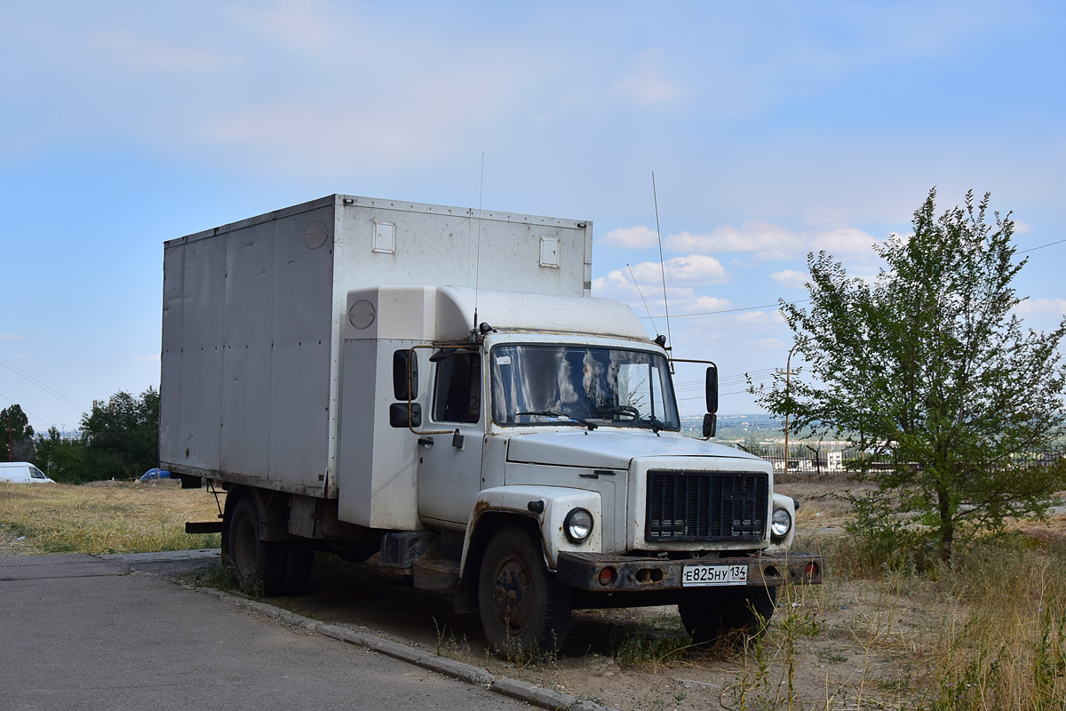 Волгоградская область, № Е 825 НУ 134 — ГАЗ-3309