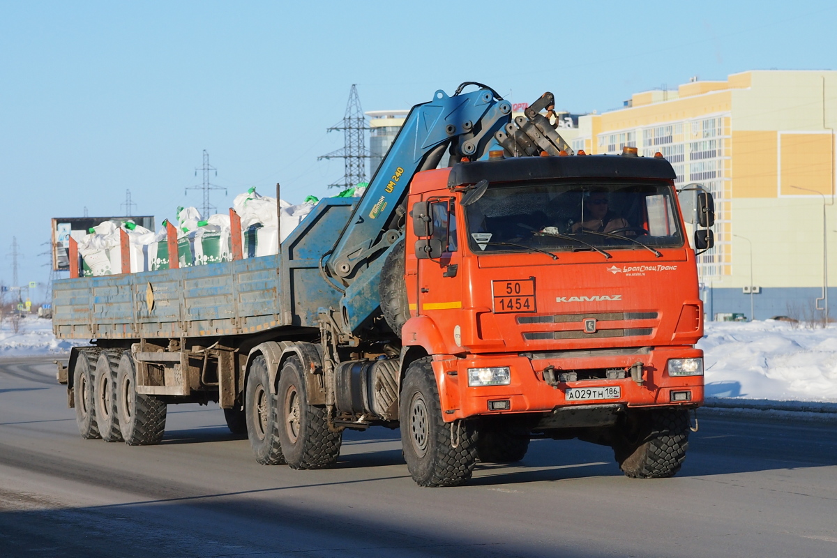 Ханты-Мансийский автоном.округ, № А 029 ТН 186 — КамАЗ-43118-50