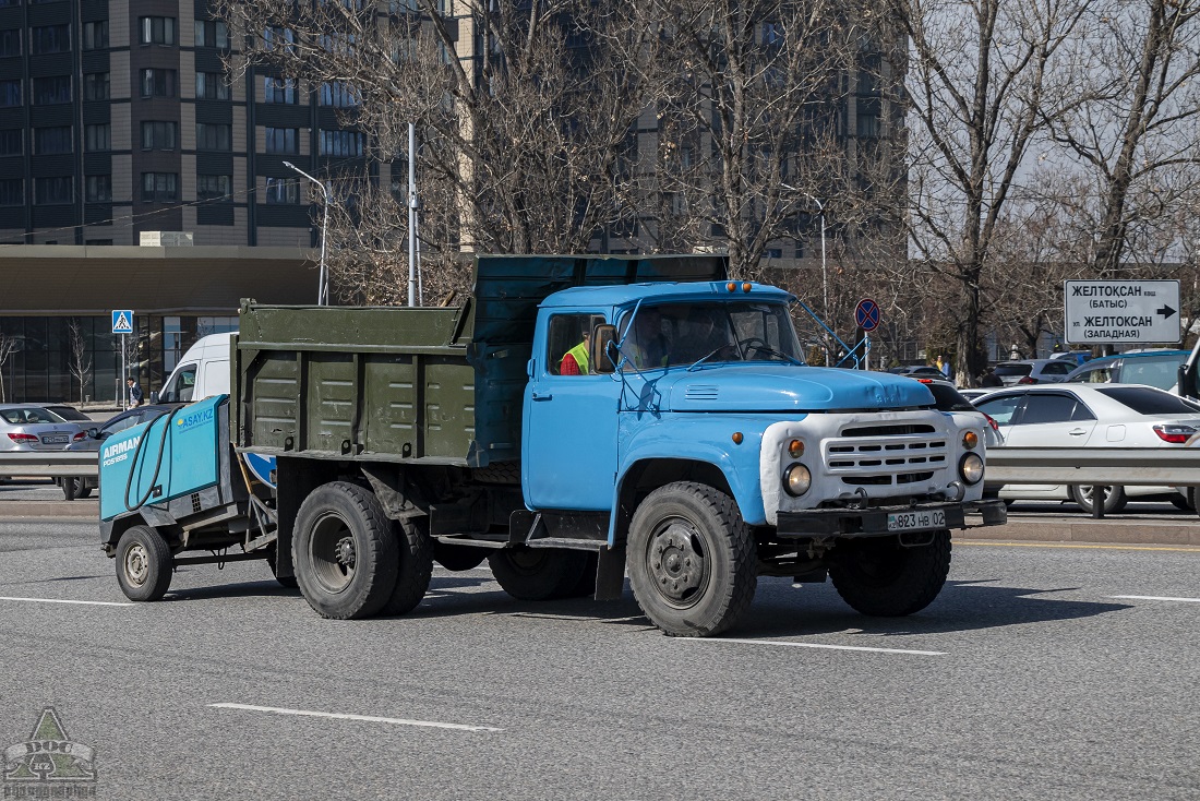 Алматы, № 823 HB 02 — ЗИЛ-130К