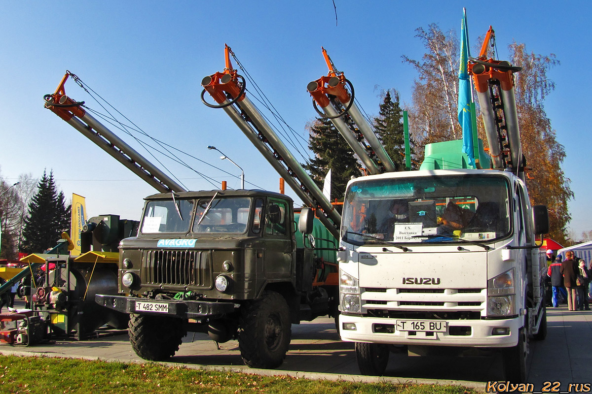 Северо-Казахстанская область, № T 482 SMM — ГАЗ-66 (общая модель); Северо-Казахстанская область, № T 165 BU — Isuzu (общая модель); Алтайский край — Выставка "Алтайская Нива 2011"