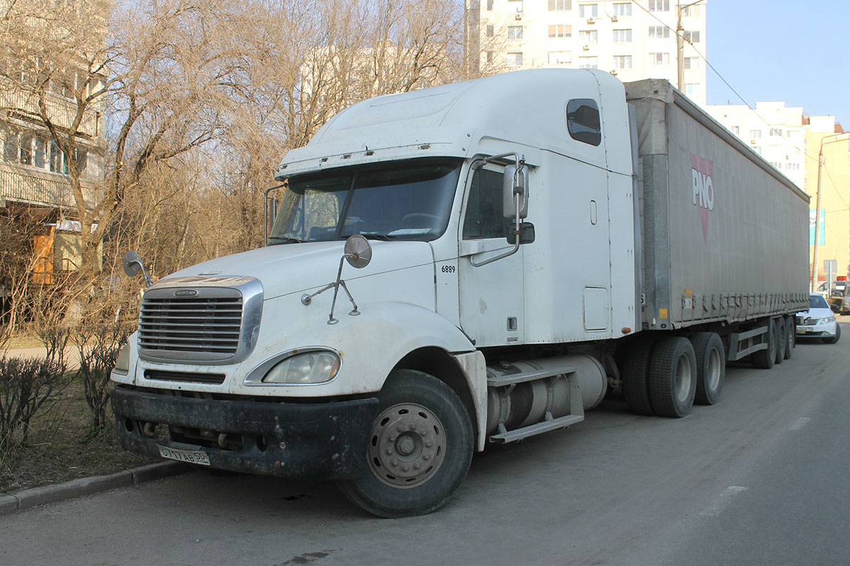 Московская область, № О 717 АВ 50 — Freightliner Columbia