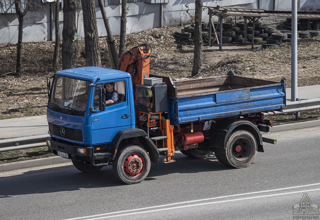 Алматинская область, № 574 UEA 05 — Mercedes-Benz LK 1314