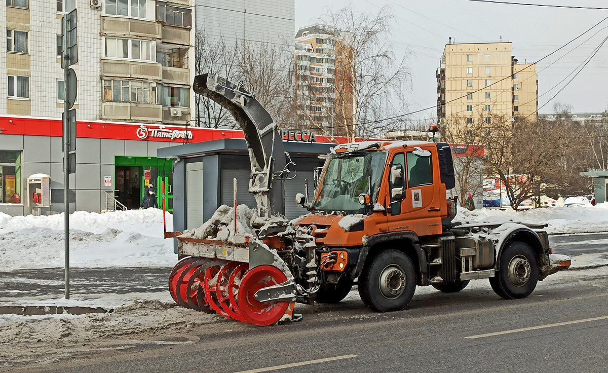 Москва, № (77) Б/Н 0133 — Mercedes-Benz Unimog (общ.м)