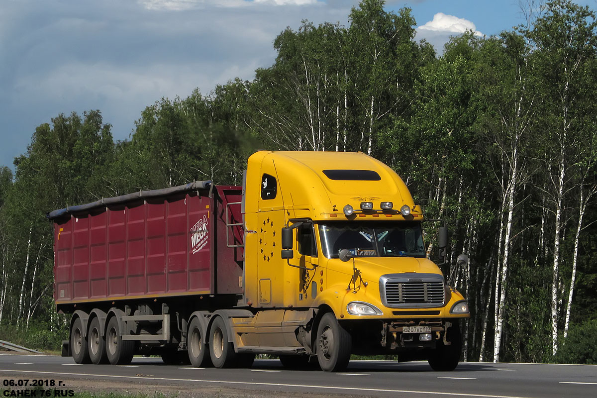 Московская область, № О 207 КЕ 190 — Freightliner Columbia