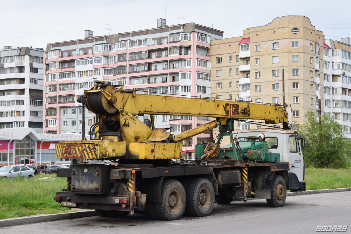 Архангельская область, № Е 775 НА 29 — МЗКТ-8006