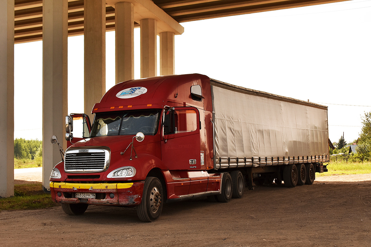 Удмуртия, № Х 838 РМ 18 — Freightliner Columbia