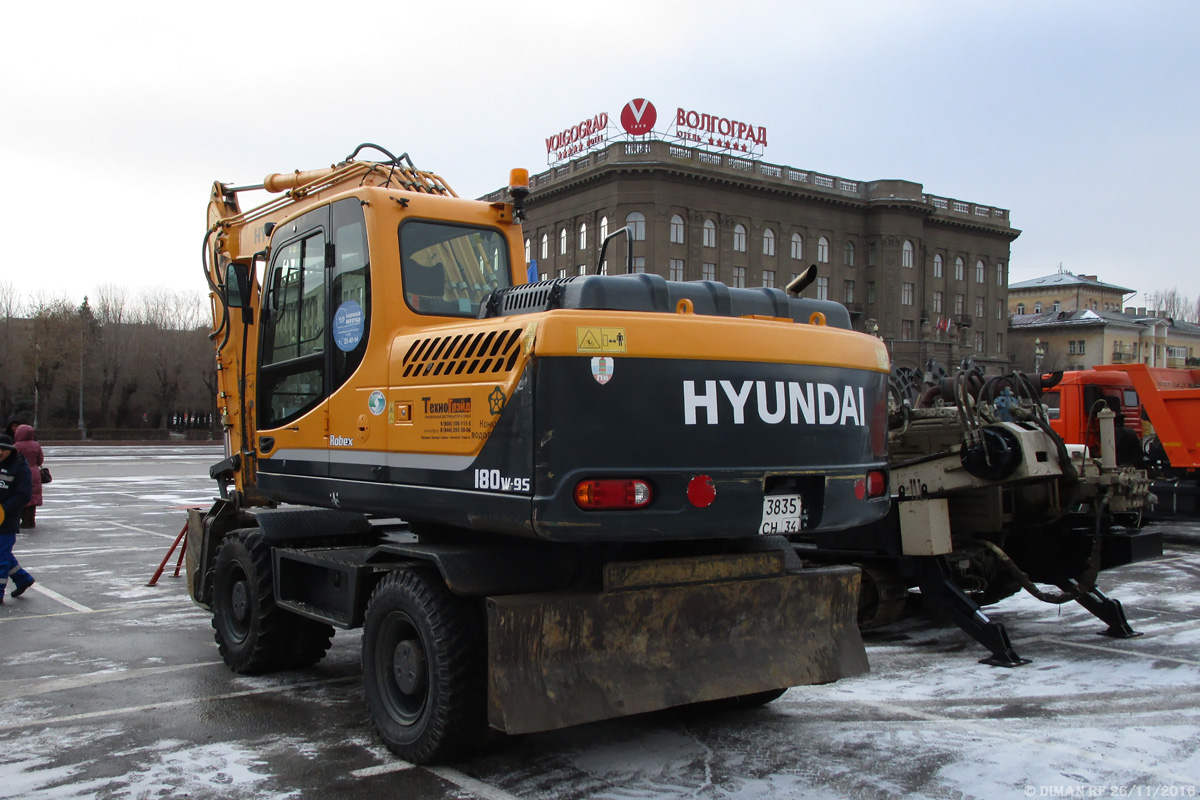 Волгоградская область, № 3835 СН 34 — Hyundai R180W