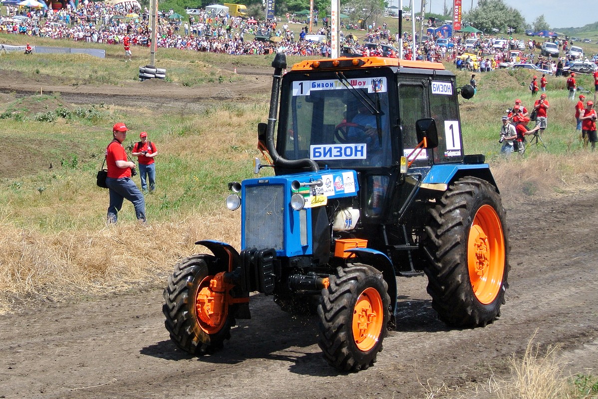 Ростовская область, № 9161 РХ 61 — Беларус-82.1; Ростовская область — Бизон-Трек-Шоу