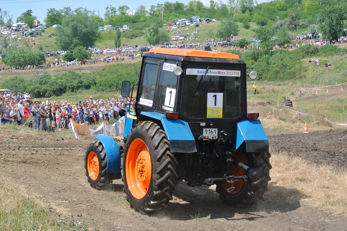 Ростовская область, № 9161 РХ 61 — Беларус-82.1; Ростовская область — Бизон-Трек-Шоу