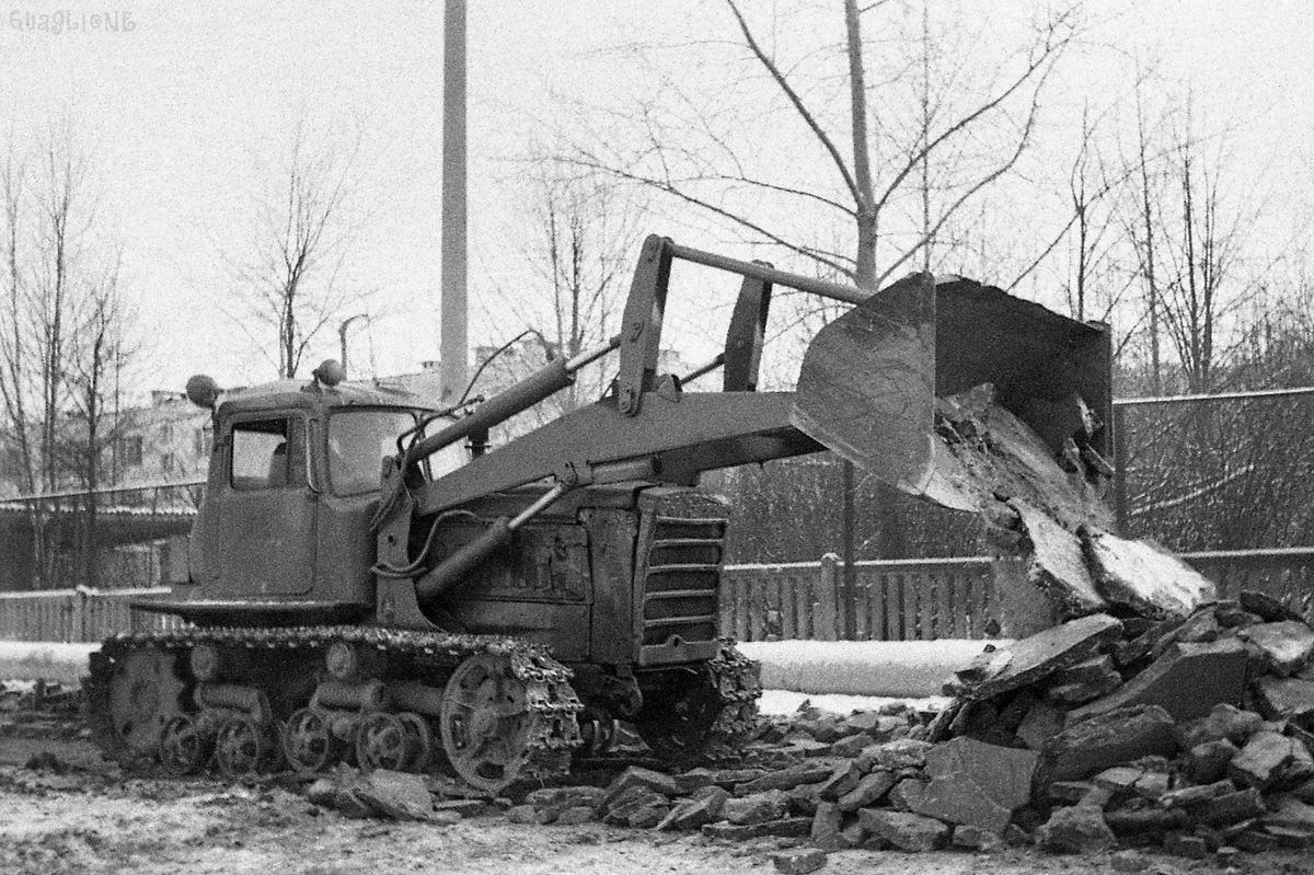 Москва, № (77) Б/Н СТ 0040 — ДТ-75М (ВгТЗ); Москва — Исторические фотографии (Спецтехника)