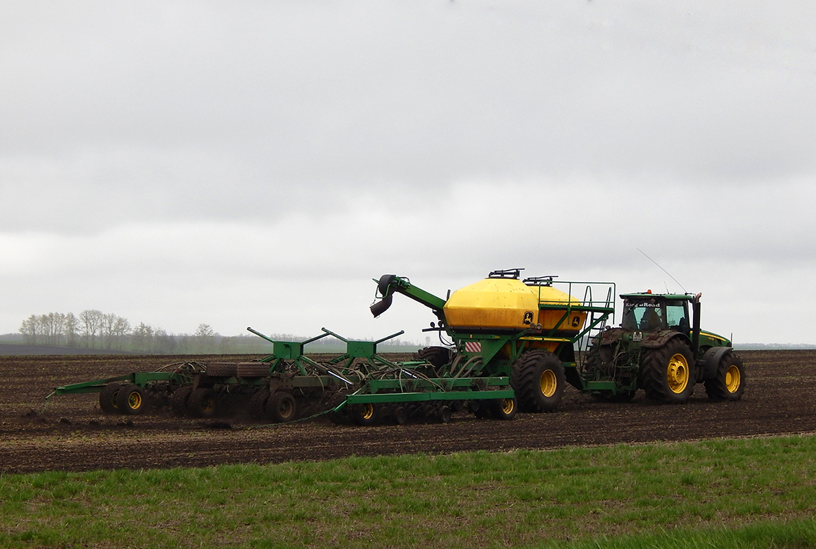 Белгородская область, № 6945 ЕК 31 — John Deere 8430; Прицепы сельскохозяйственные — Посевные комплексы (общая)