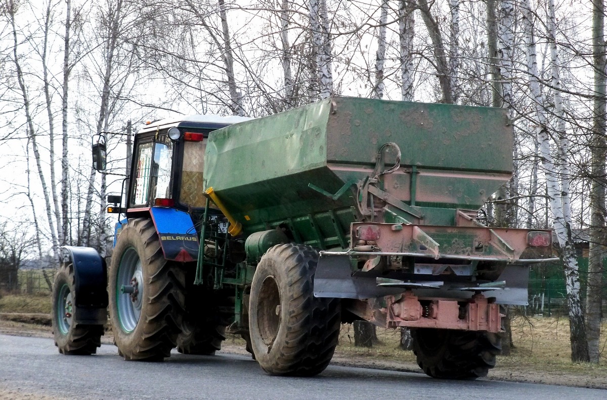 Могилёвская область, № IВ-6 3574 — Беларус-1221.2; Прицепы сельскохозяйственные — Разбрасыватели твёрдых удобрений (общая)