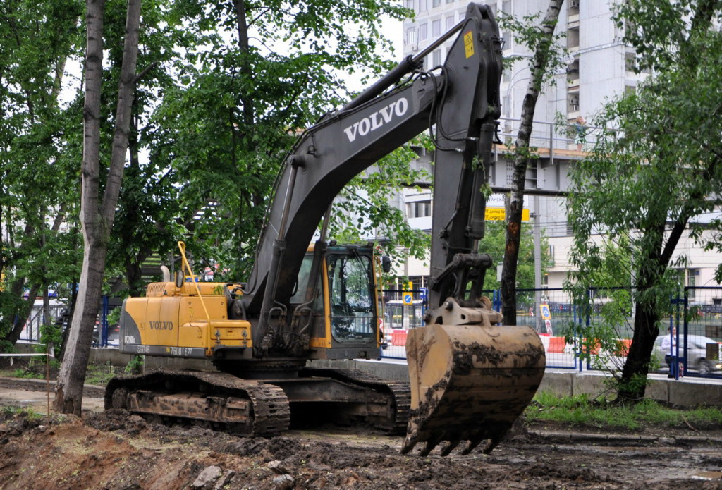 Москва, № 7600 ВЕ 77 — Volvo EC290