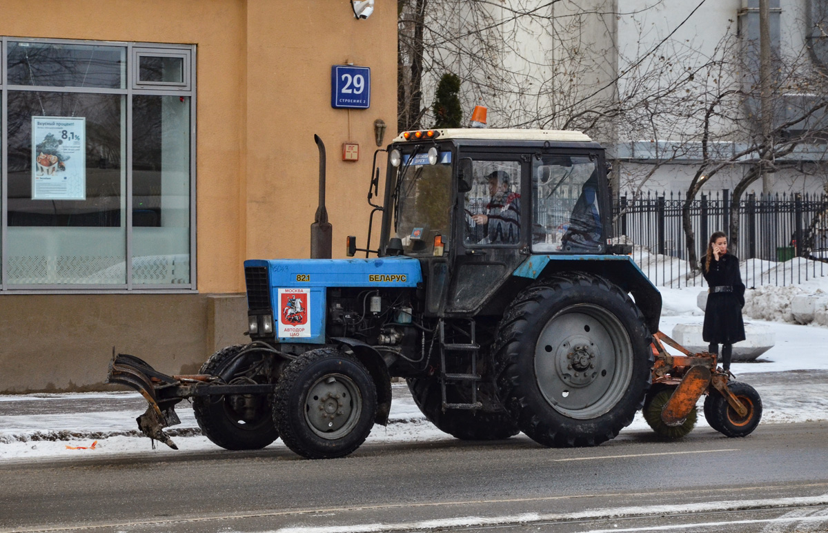 Москва, № 8066 НН 77 — Беларус-82.1