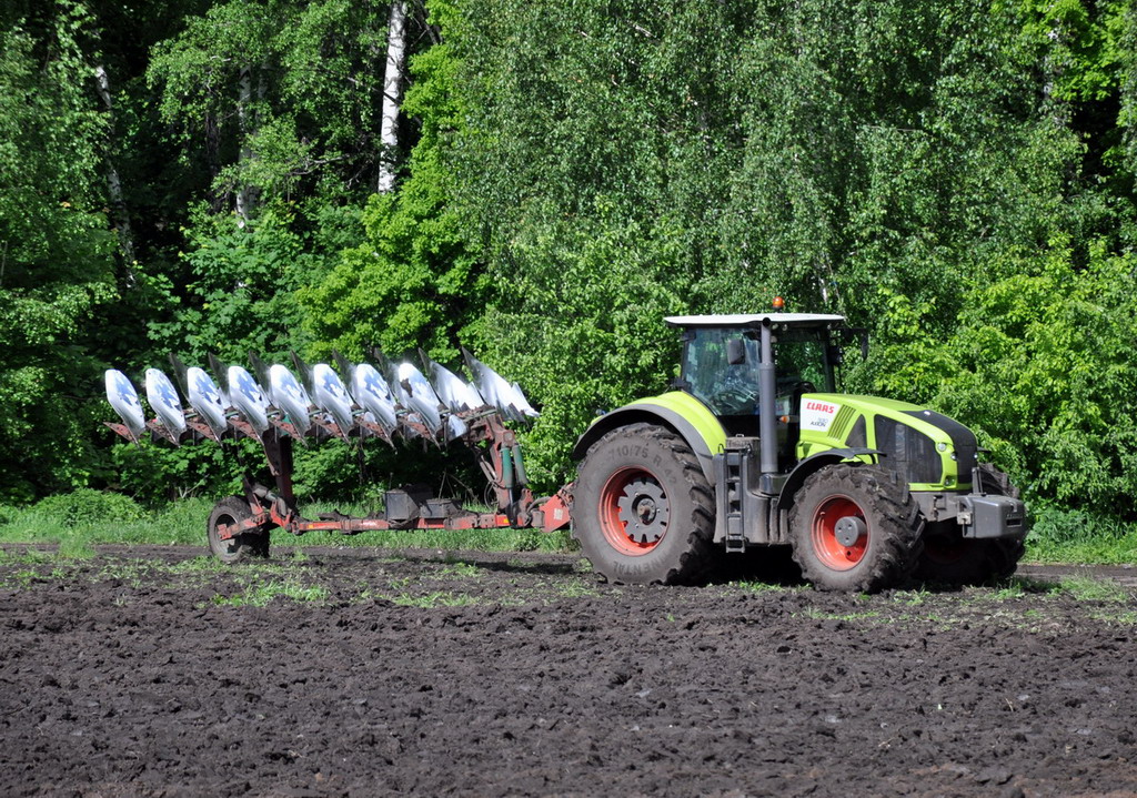 Рязанская область, № (62) Б/Н СТ 0216 — Claas Axion (общая модель); Прицепы сельскохозяйственные — Плуги (общая)