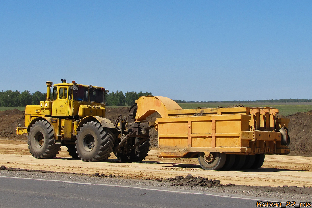 Алтайский край, № 8011 АВ 22 — К-700А, К-701; Прицепы дорожные — Катки прицепные пневмоколёсные (общая); Прицепы дорожные — Каток ДУ-16В