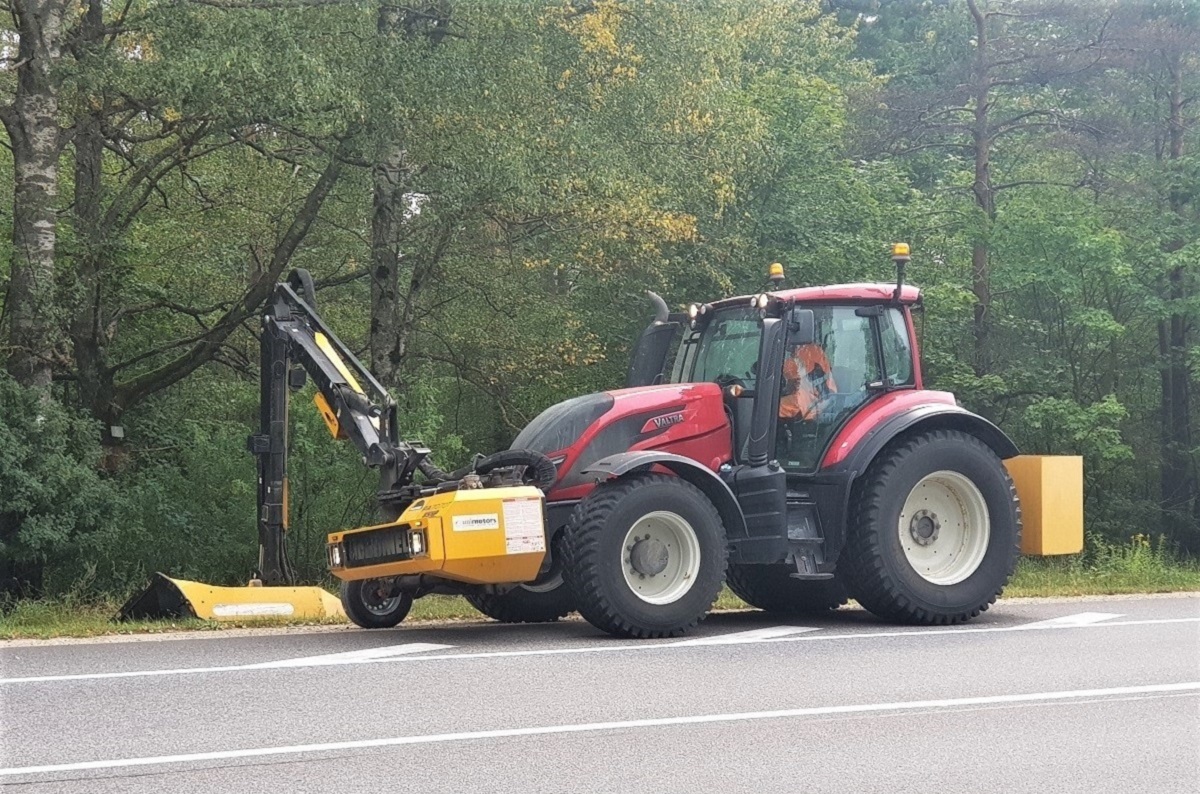 Латвия, № T 2842 LE — Valtra (общая модель)