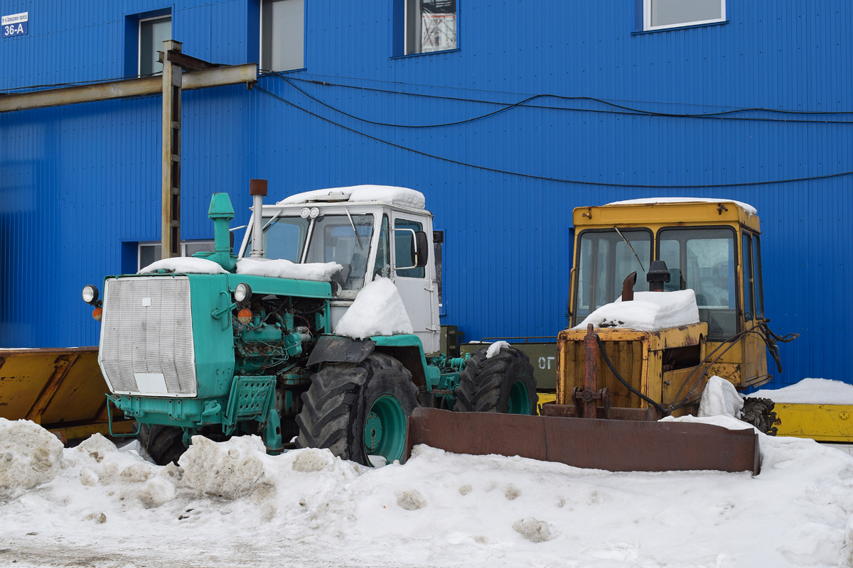 Алтайский край, № АУ 6270 — Т-150К; Алтайский край, № 4082 АК 22 — ДТ-75МЛ/Т (общая модель)