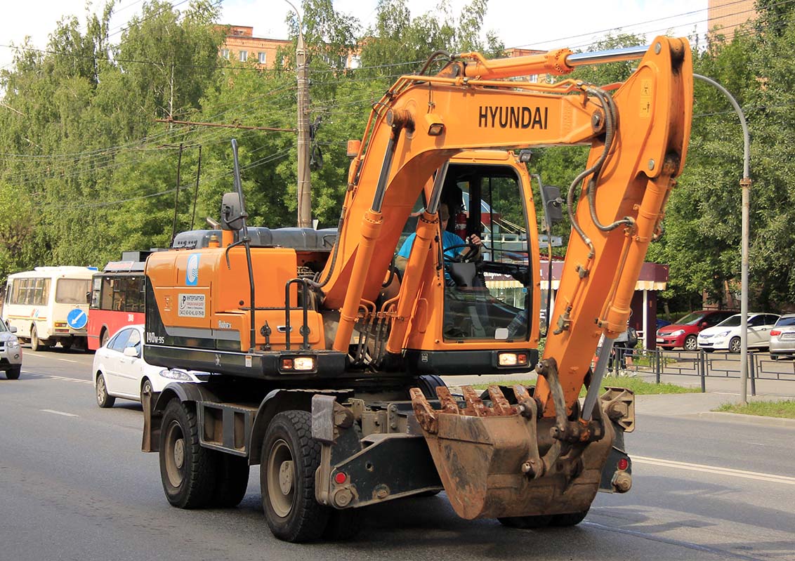 Удмуртия, № 3345 УХ 18 — Hyundai R140W