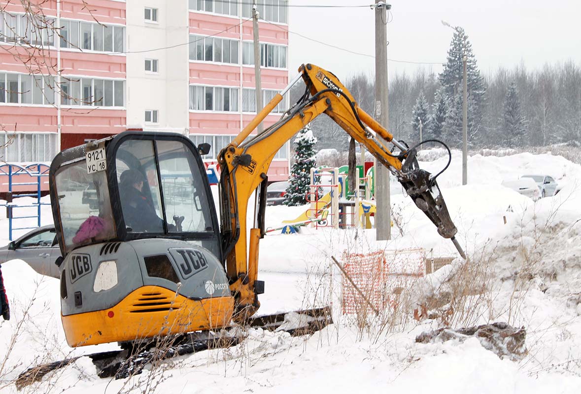 Удмуртия, № 9121 УС 18 — JCB 8030 ZTS