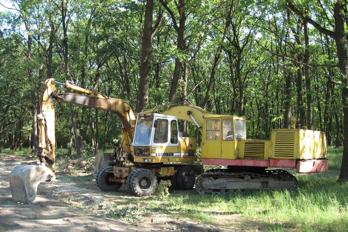 Полтавская область, № Т 3270 ПЛ — Liebherr A 900 C; Полтавская область, № Т 1986 ПЛ — ЭО-4124, ЭО-4224