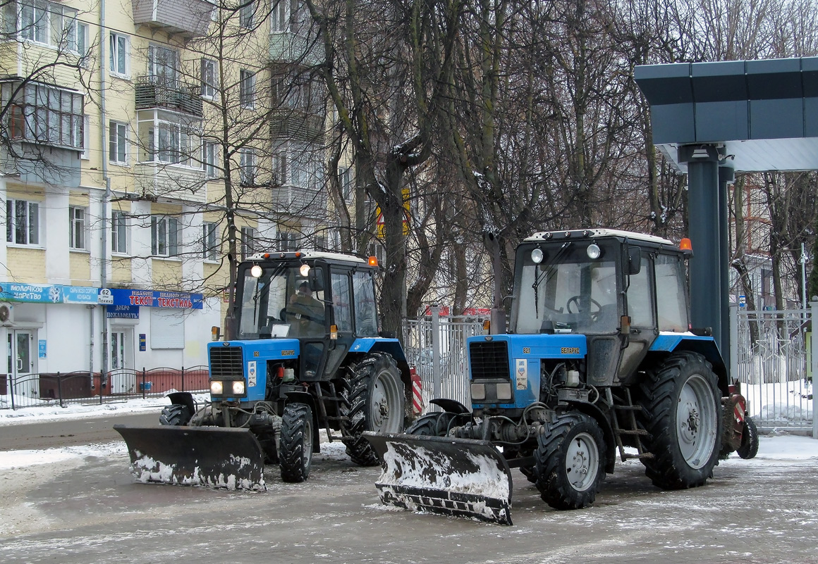 Калужская область, № 4064 КВ 40 — Беларус-82.1; Калужская область, № 4076 КВ 40 — Беларус-82.1