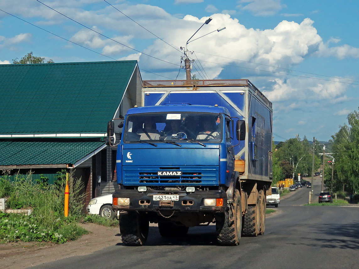 Кировская область, № О 421 ОА 43 — КамАЗ-43118-15 [43118R]