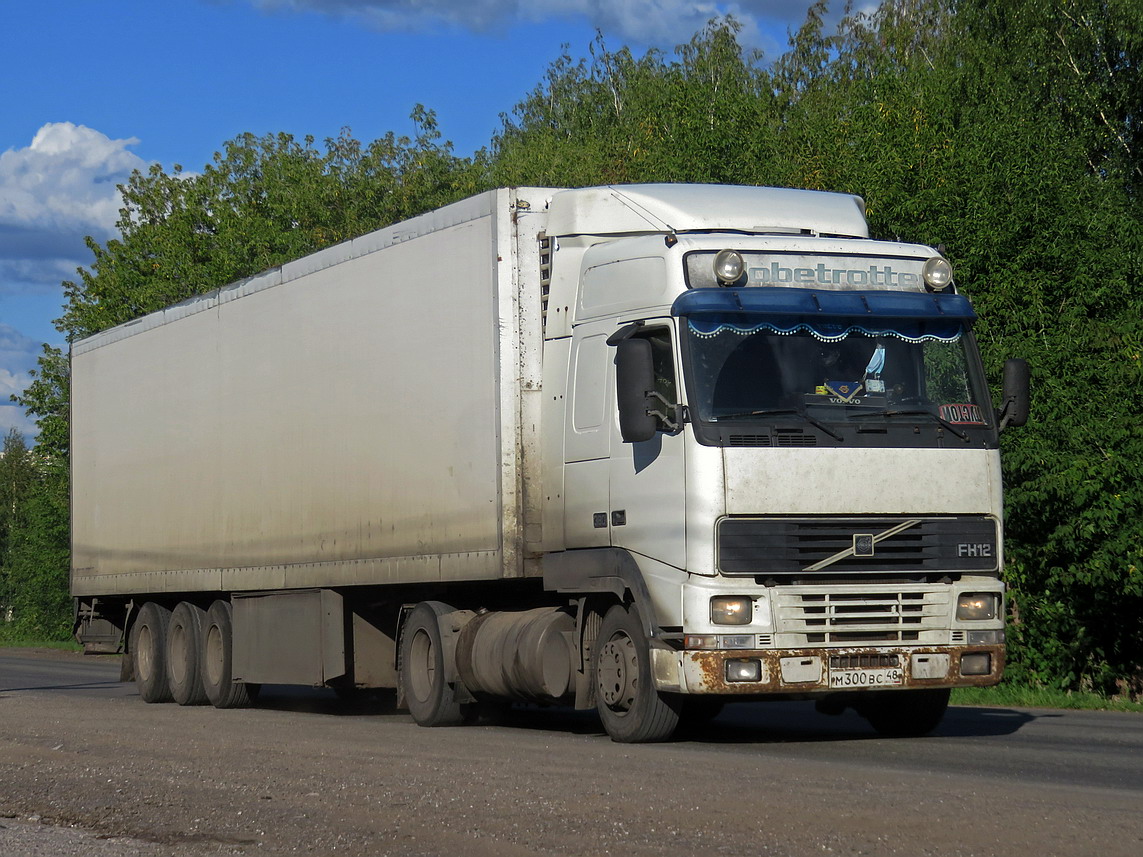 Липецкая область, № М 300 ВС 48 — Volvo ('1993) FH12.380