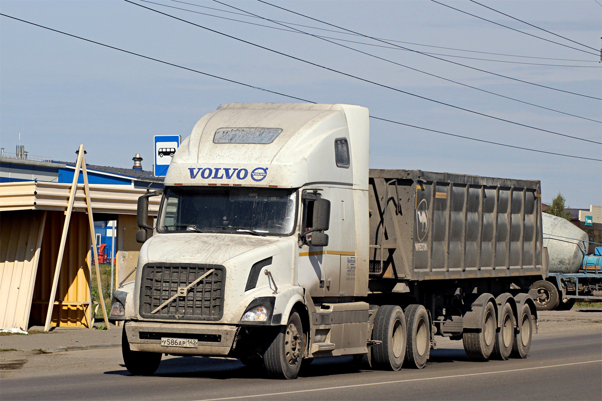 Кемеровская область, № У 586 АР 142 — Volvo VNL670