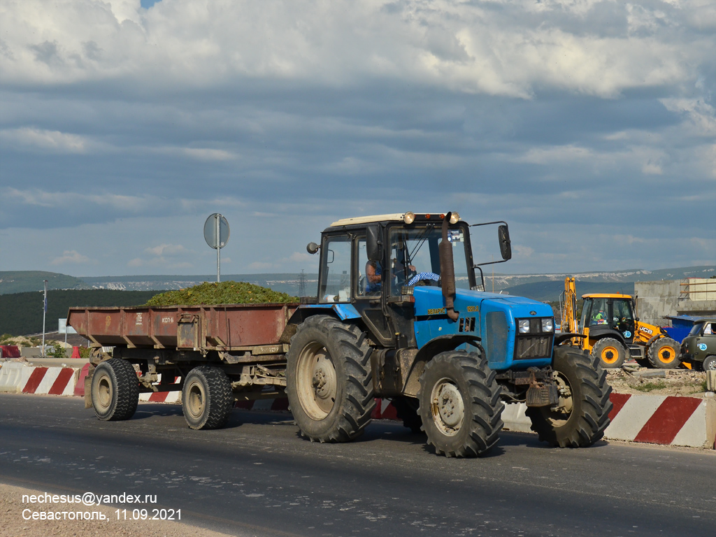 Севастополь, № 1421 СА 92 — Беларус-1221.2 «Тропик»