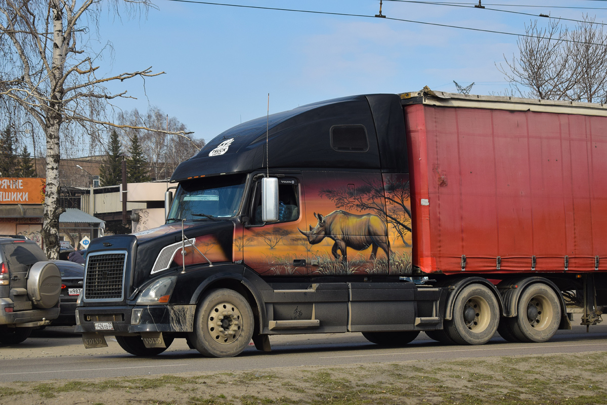 Алтайский край, № У 426 ХВ 22 — Volvo VNL670