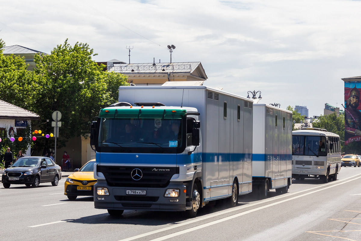 Москва, № Е 798 КХ 99 — Mercedes-Benz Actros ('2003) 1832